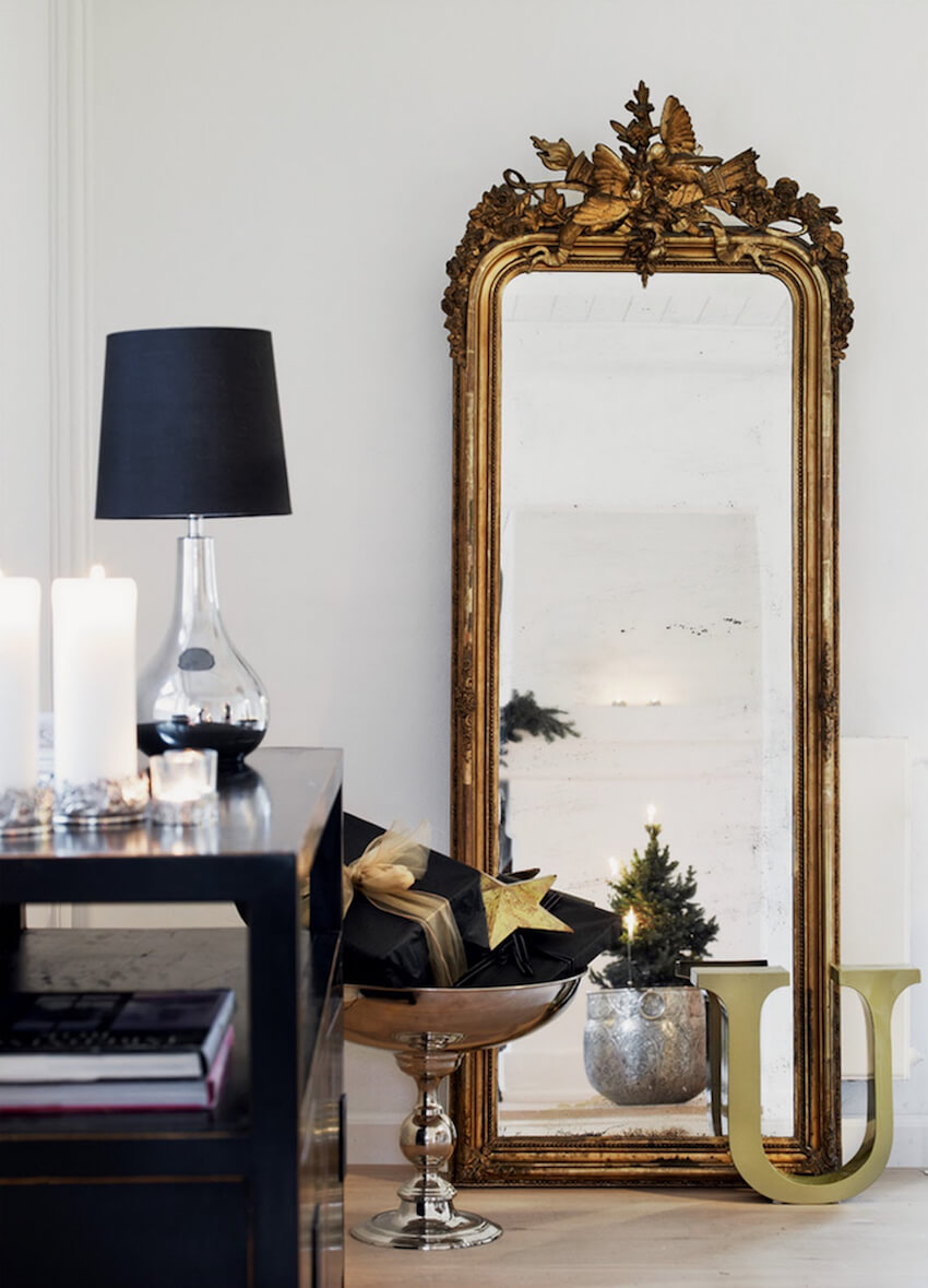 Large-mirror-on-the-wall.jpg